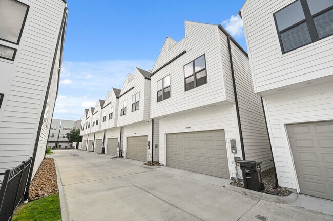 Building Photo - 2409 Webster St