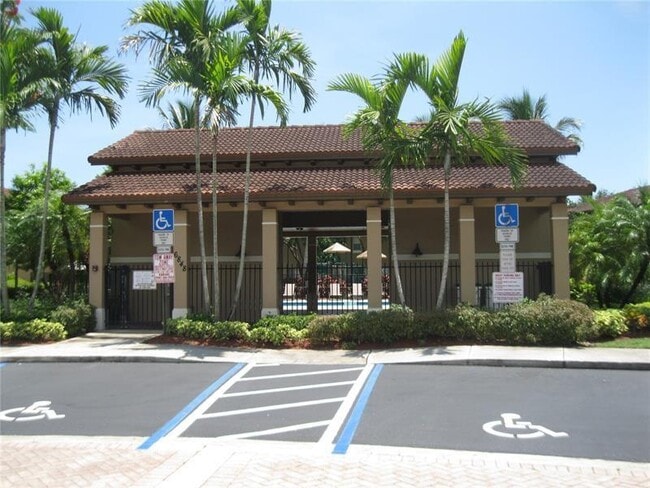 Building Photo - 6920 Julia Gardens Dr