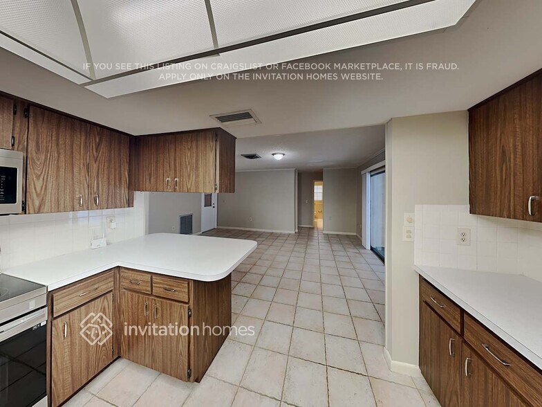 Building Photo - 6906 16th Ave Dr W