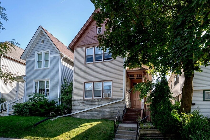 Building Photo - 305 E Clarence St