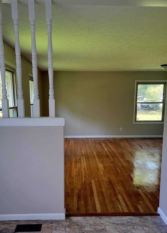 Building Photo - 109 Griffin St