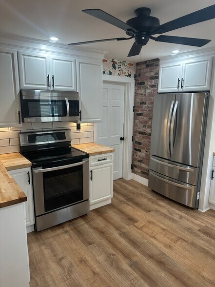 Building Photo - 410 Elm St