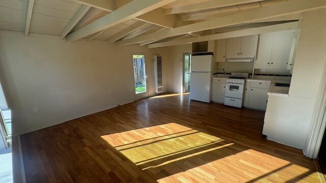 Building Photo - Move-in special: 50% off first month!  Pea...