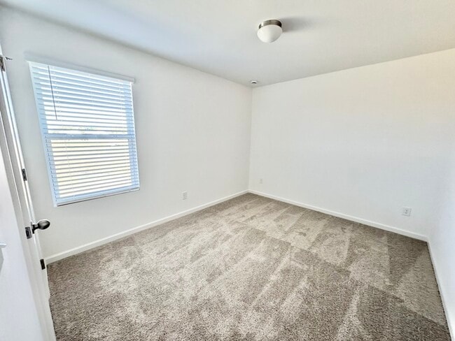 Building Photo - 122 Cougar Ln