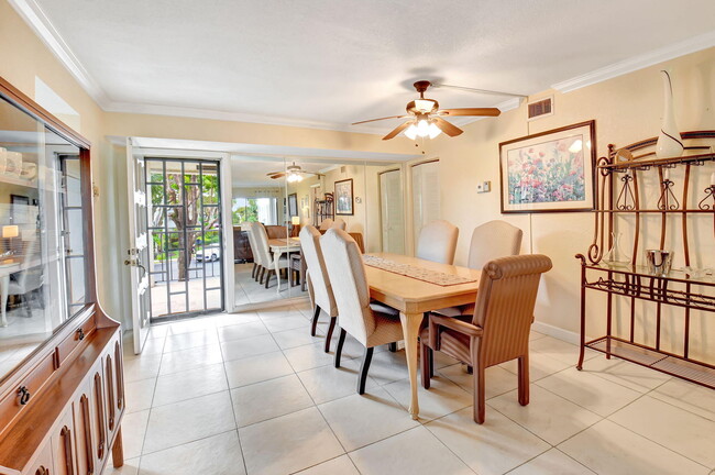 Building Photo - 5715 Fairway Park Dr
