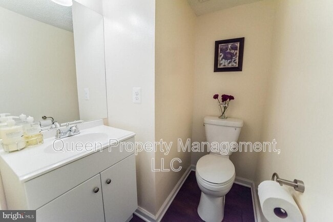 Building Photo - 4112 Silver Park Terrace