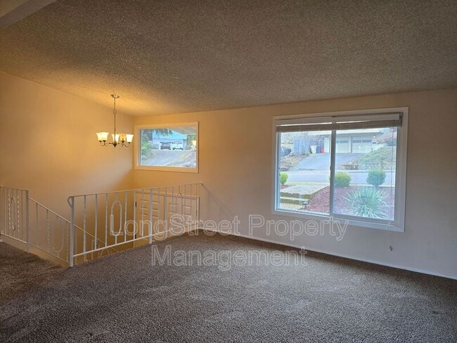 Building Photo - 2911 NW Ashwood Dr