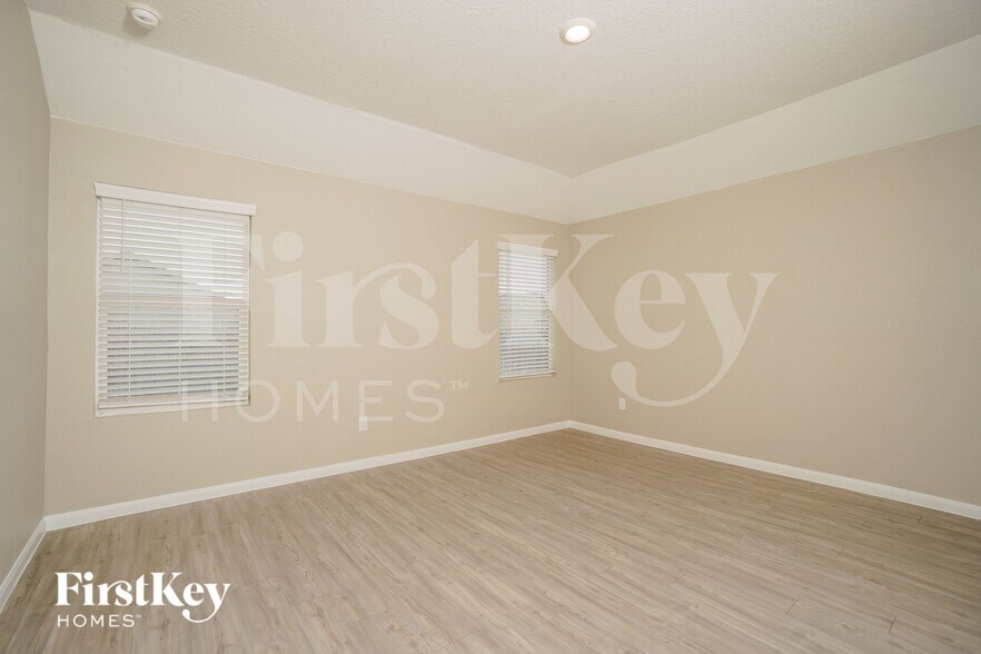 Building Photo - 1203 White Willow