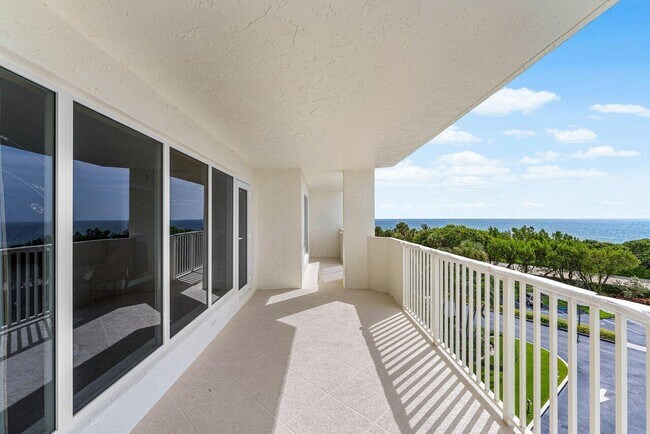 Building Photo - 4301 N Ocean Blvd