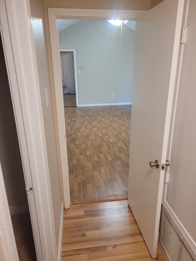 Building Photo - 4808 Fordham Dr