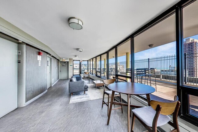 Building Photo - 2930 N Sheridan Rd