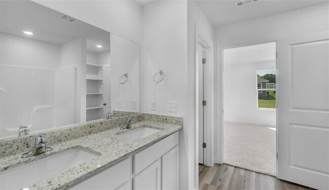 Building Photo - 200 NW Bellflower St