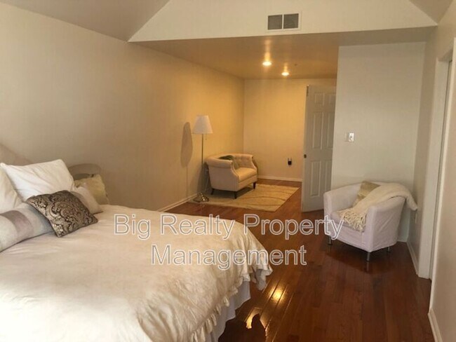 Building Photo - 141 Meadow View Ln