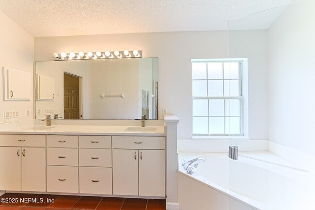 Building Photo - 1561 Stonebriar Rd