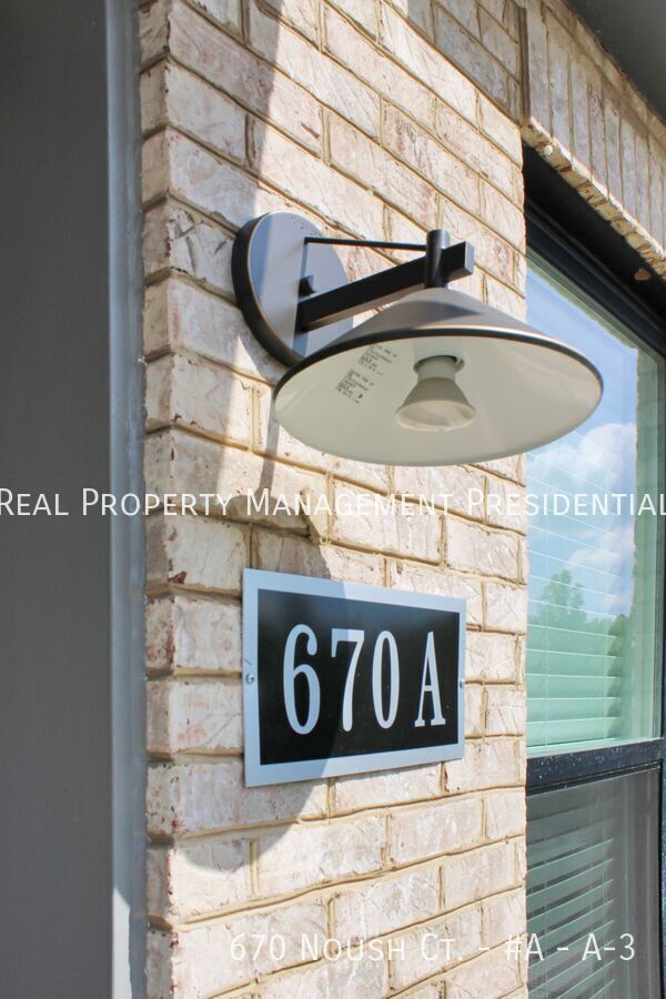 Building Photo - 670 Noush Ct