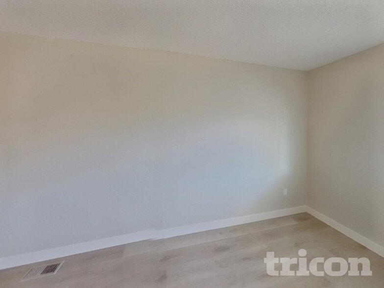 Building Photo - 1548 Glacier Dr