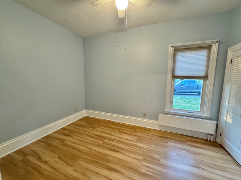 Building Photo - 246 Elm St