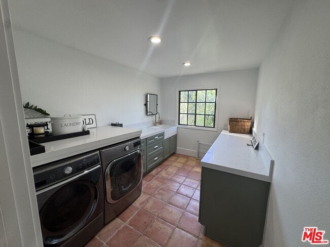 Building Photo - 456 S McKnight Rd