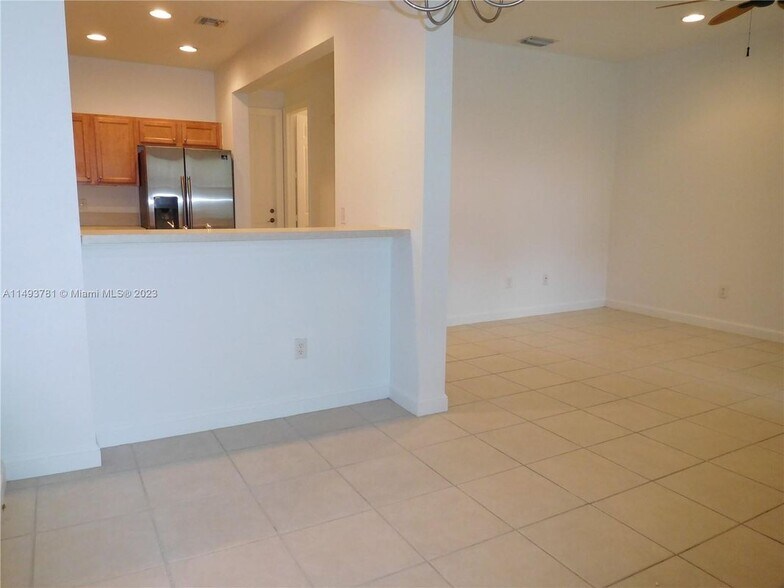 Building Photo - 1727 San Benito Way