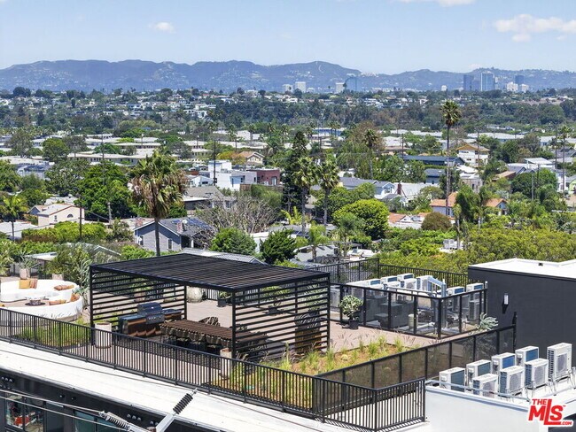 Building Photo - 1808 Lincoln Blvd
