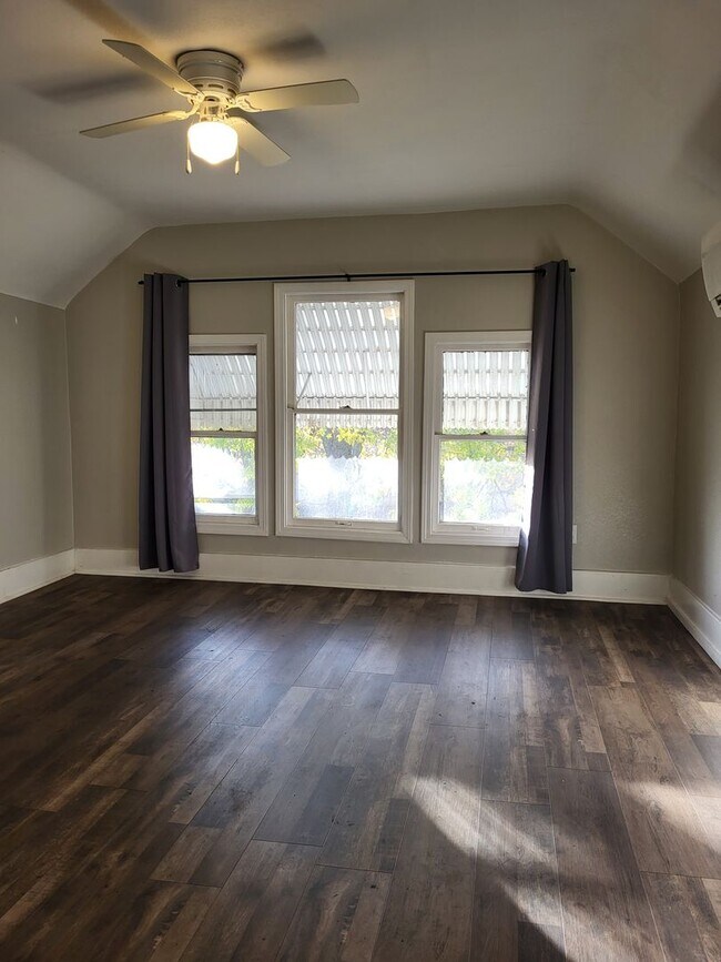 Building Photo - 1620 SW College Ave