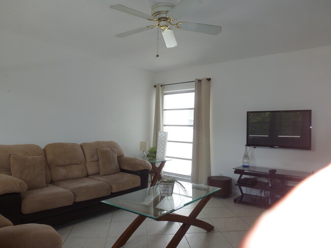 Building Photo - 224 Hibiscus Ave