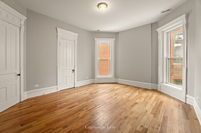 Building Photo - 3316 S Calumet Ave