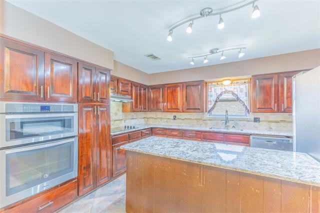Building Photo - 2418 Ingleside Dr
