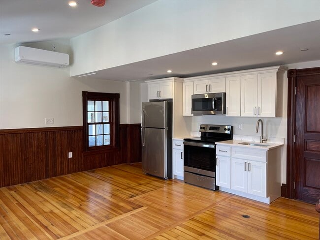 Building Photo - 41 Summer St