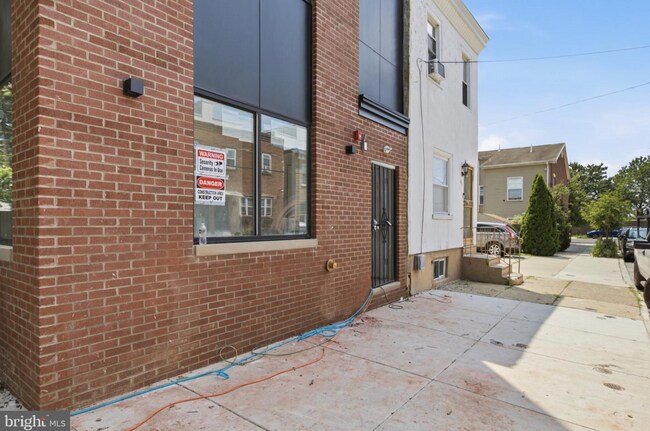 Building Photo - 613 Brooklyn St
