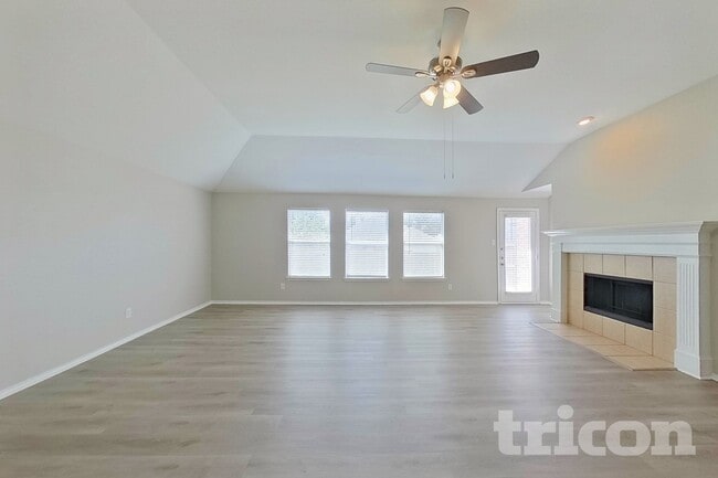 Building Photo - 522 Golden Bell Dr