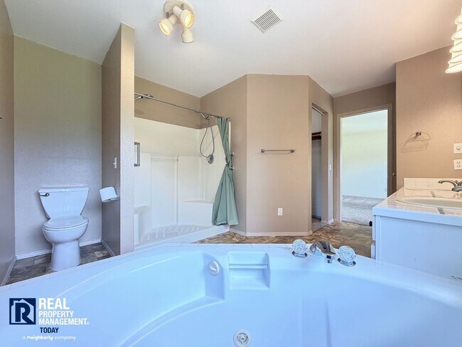 Building Photo - Beautiful 4BR Home Near Orting with Large Yard, Oversized Garage & A/C