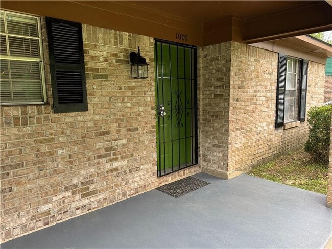 Building Photo - 1005 Navco Rd