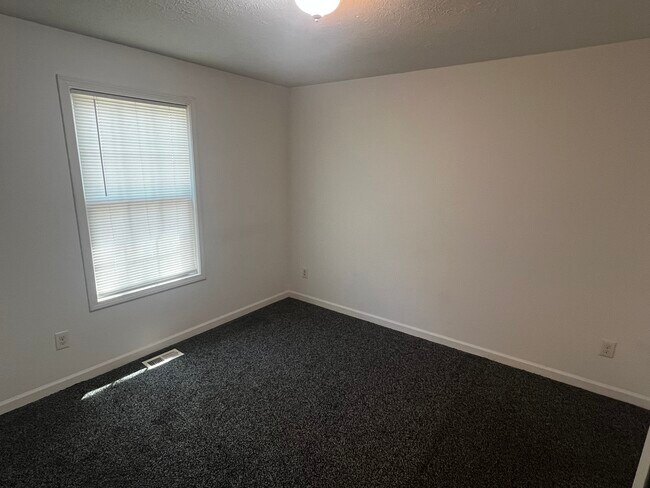 Building Photo - 312 N Linwood Ave