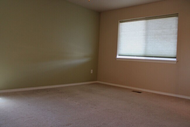 Building Photo - Stunning 3 Bedroom Home in North Fort Coll...