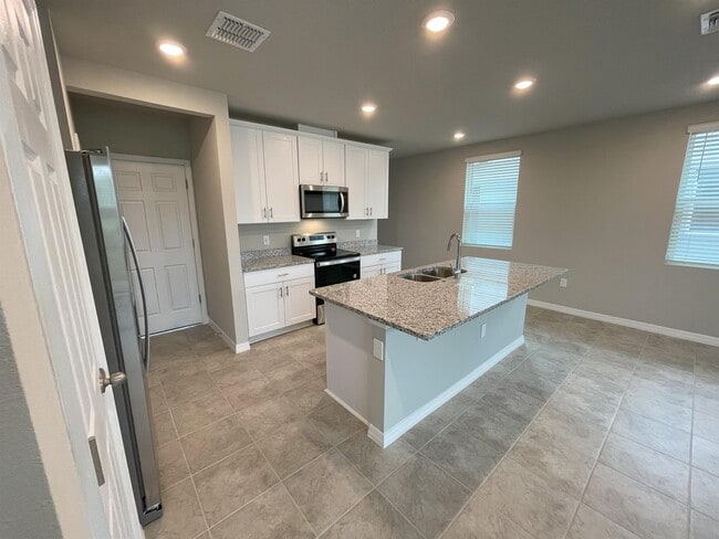 Building Photo - 798 Legacy Dr