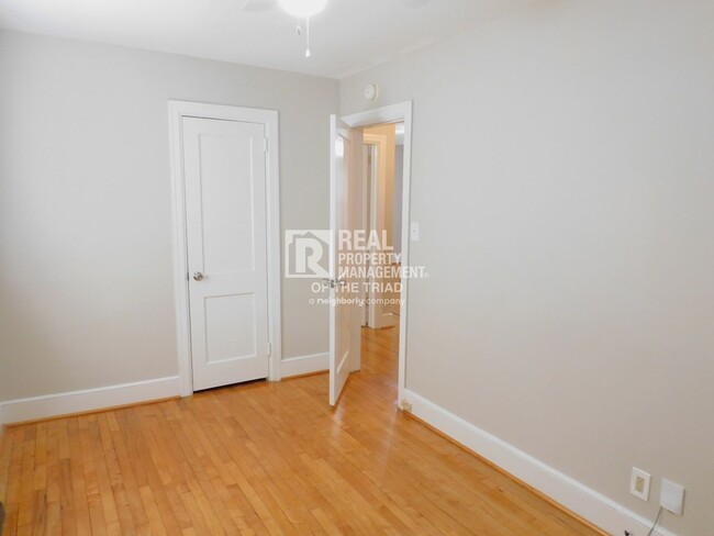 Building Photo - Adorable 2 BR/1 BA Home w/ Fenced Yard