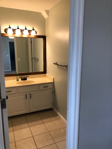 Building Photo - 10 Parwood Ct