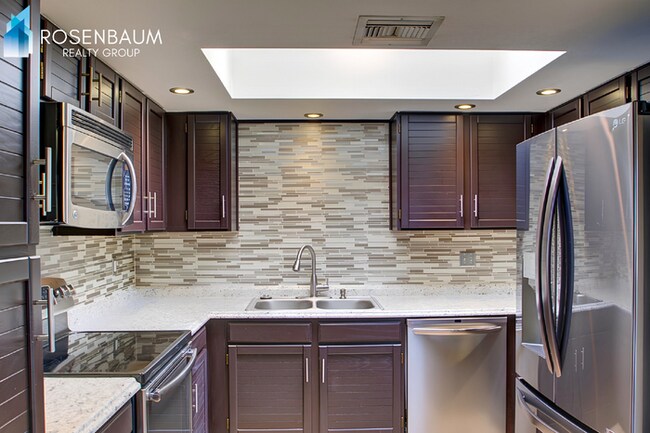 Building Photo - Charming 2-beds, 1-baths townhome unit in the peaceful high-desert foothills of Tanque Verde!