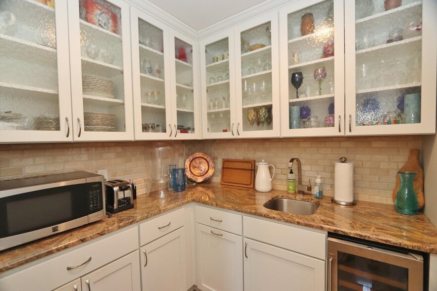 Building Photo - 46 Frances Dr