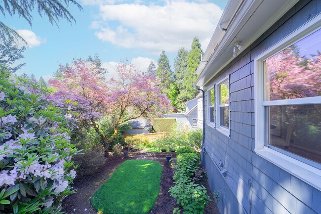 Building Photo - Enchanting Portland Heights 5BD House: You...