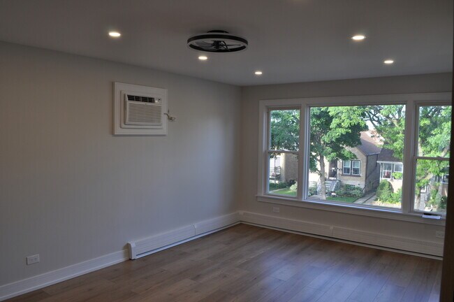 Building Photo - 2720 N Menard Ave