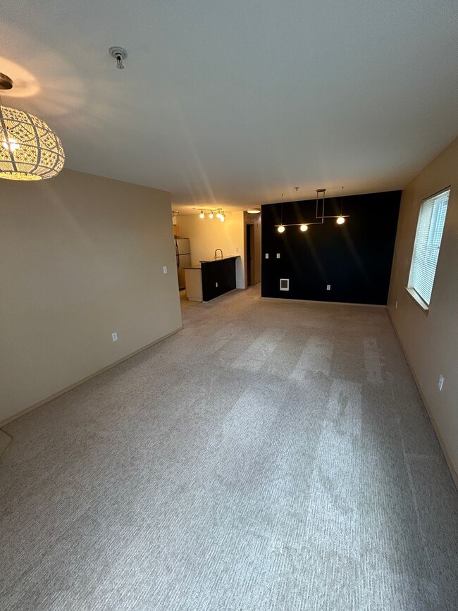 Building Photo - Fantastic 2 Bed 2 Bath Greenwood Condo- Av...