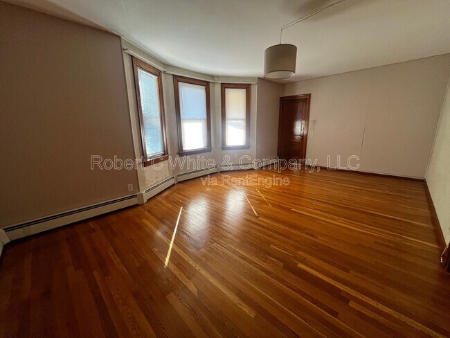 Building Photo - 19 Pulaski St