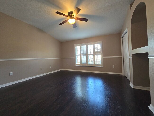Building Photo - Great Town Home in Gated Community with Pool and Pond View