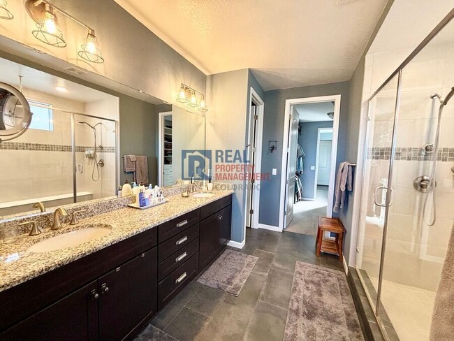 Building Photo - 873 Woodgate Dr