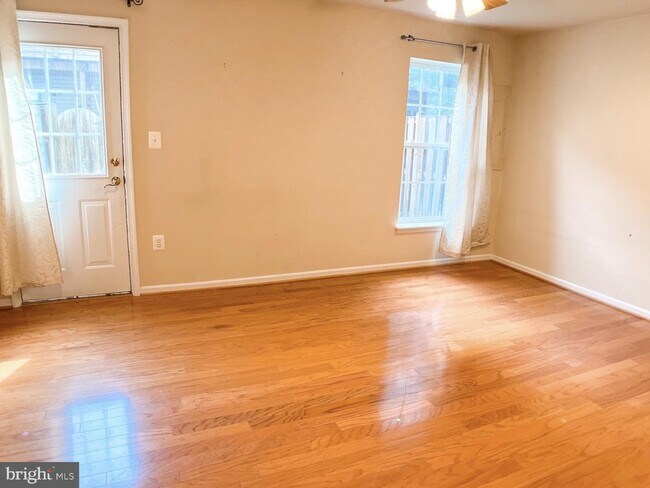 Building Photo - 6984 Cromarty Dr