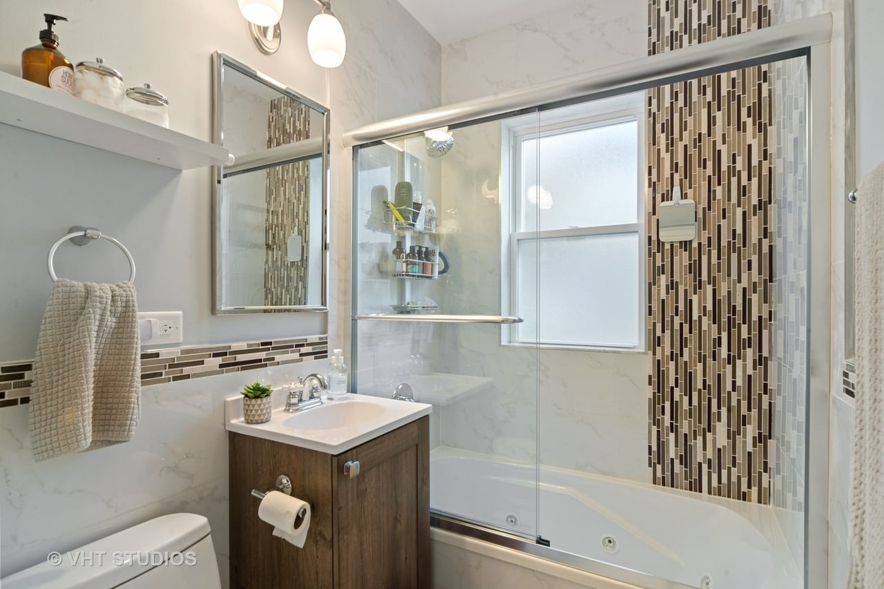 Building Photo - 3018 N Kostner Ave