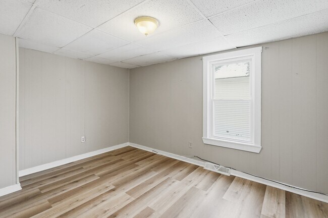 Building Photo - 14 Hacker St