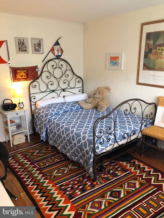 Building Photo - 10309 Bells Mill Terrace